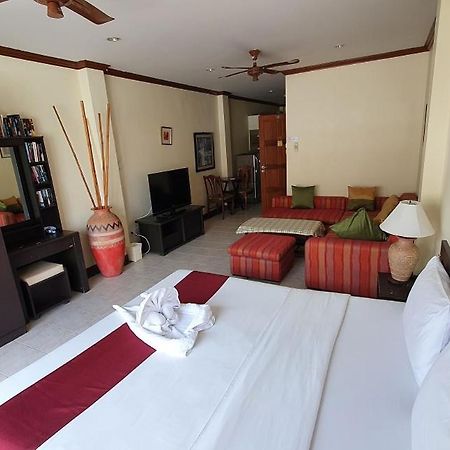Patong Karlssons Hotel Exterior photo